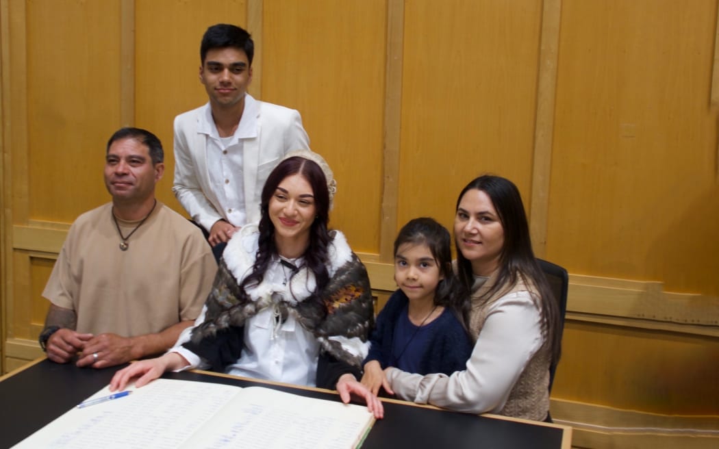 Siadin Ellis alongside her whānau.