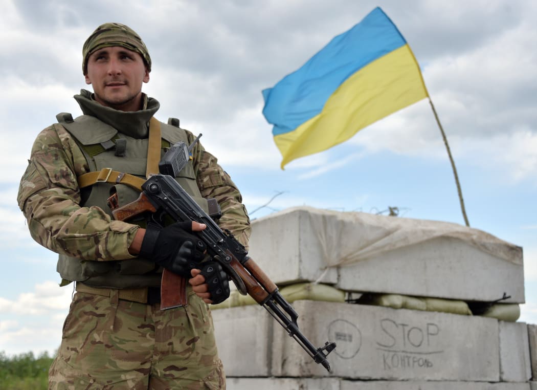 UKRAINE, Slavyansk : A Ukrainian forces serviceman at the checkpoint near Slaviansk on 4 July.