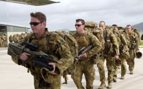 Soldiers from Delta Company, 1st Royal Australian Regiment board an Australian Air Force aircraft at Townsville, 19 April 2006, for the Solomon Islands.