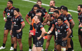 Warriors players wait for a Manly conversion