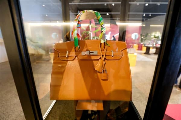 The Hermes Natural Sable Vache Naturelle Grainee Birkin Sellier, size 30.