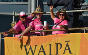 Volunteers lapping up the sun