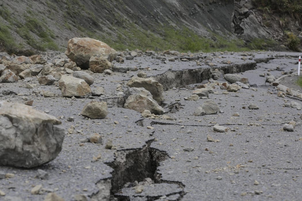 Road between Kaikoura and Mt Lyford - damage to road