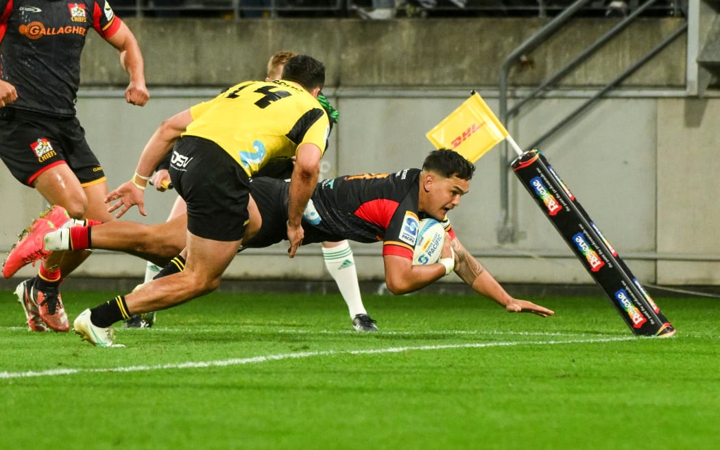 Daniel Rona of the Chiefs scores try. Super Rugby Pacific semi final - Hurricanes v Chiefs at Sky Stadium, Wellington on Saturday 15 June 2024. Mandatory credit: Elias Rodriguez / www.photosport.nz
