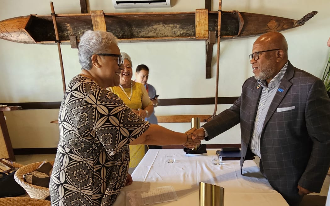 Samoa Prime Minister Fiamè Naomi Mata’afa, left, with UNGA President Dennis Francis in Rarotonga on the sidelines of the 52nd Pacific Islands Forum Leaders Meeting. 7 November 2023.