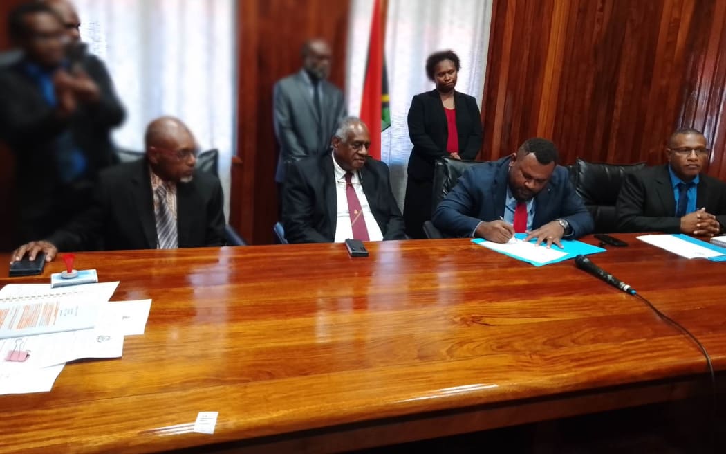 The Minister of Internal Affairs, Rick Tchamako Mahe, signed an Order increasing the Minimum Wage to VT300 per hour, marking an a 36 percent increase from the previous amount. 9 May 2023.