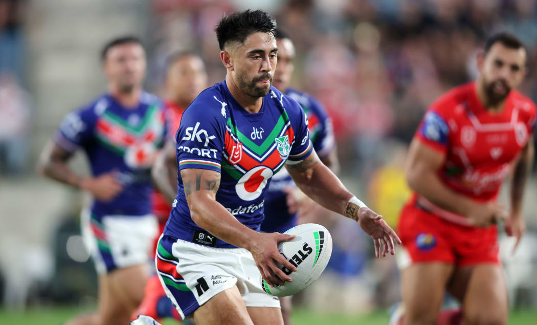 Shaun Johnson prepares to make a kick in the Warriors round one match against the Dragons.