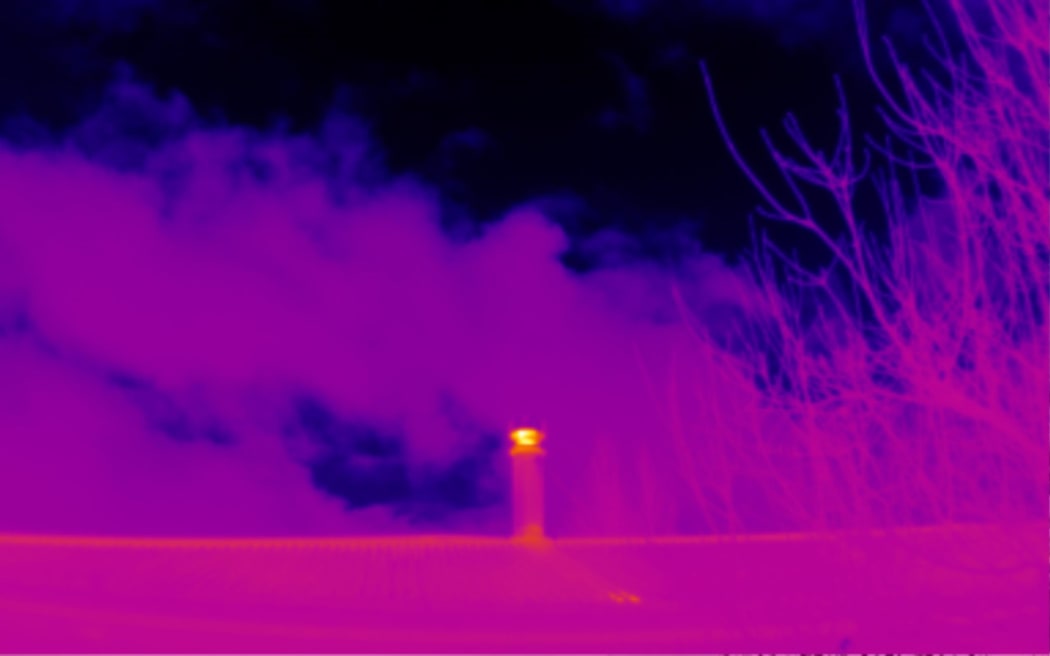 The camera highlights hotspots like in this flue.