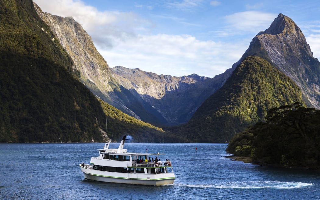 21066624 - milford sound, south west, new zealand