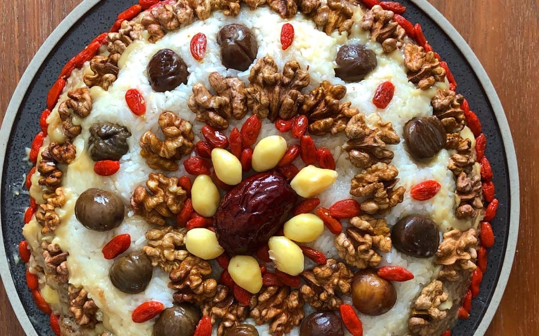 bā bǎo fàn is a traditional Lunar New Year desert made of glutinous rice mixed with eight different kinds of toppings or ‘treasures’,such as dried fruits,nuts and red bean paste.