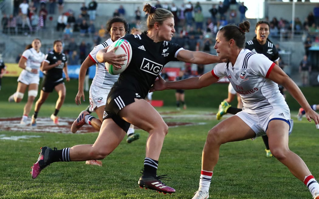 New Zealand's Michaela Blyde cutting through the USA defense