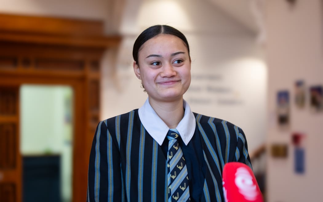 samoa maori basketballer goes pro at 15