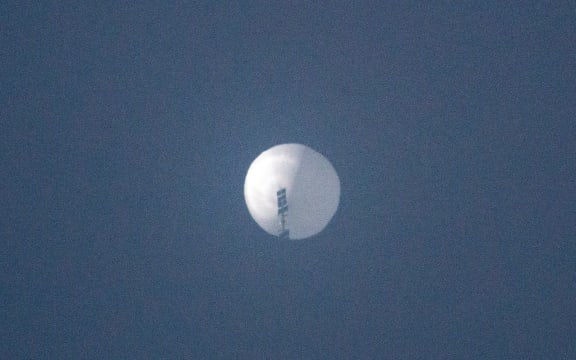 This handout photo from Chase Doak taken on February 1, 2023 and released on February 2 shows a suspected Chinese spy balloon in the sky over Billings, Montana. - The Pentagon said February 2 it was tracking a Chinese spy balloon flying high over the United States, reviving tensions between the two countries just days ahead of a rare visit to Beijing by the top US diplomat. (Photo by Chase DOAK / CHASE DOAK / AFP) / -----EDITORS NOTE --- RESTRICTED TO EDITORIAL USE - MANDATORY CREDIT "AFP PHOTO / CHASE DOAK " - NO MARKETING - NO ADVERTISING CAMPAIGNS - DISTRIBUTED AS A SERVICE TO CLIENTS