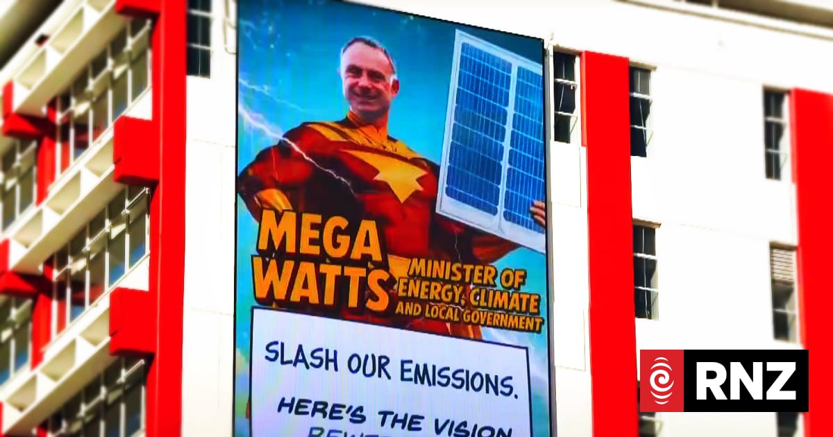 Mediawatch: Ministers' 'helpful' handouts go multimedia | RNZ