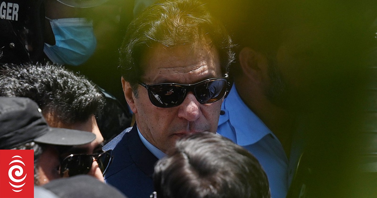El ex primer ministro de Pakistán, Imran Khan, se enfrenta a 10 años de prisión, dice el partido