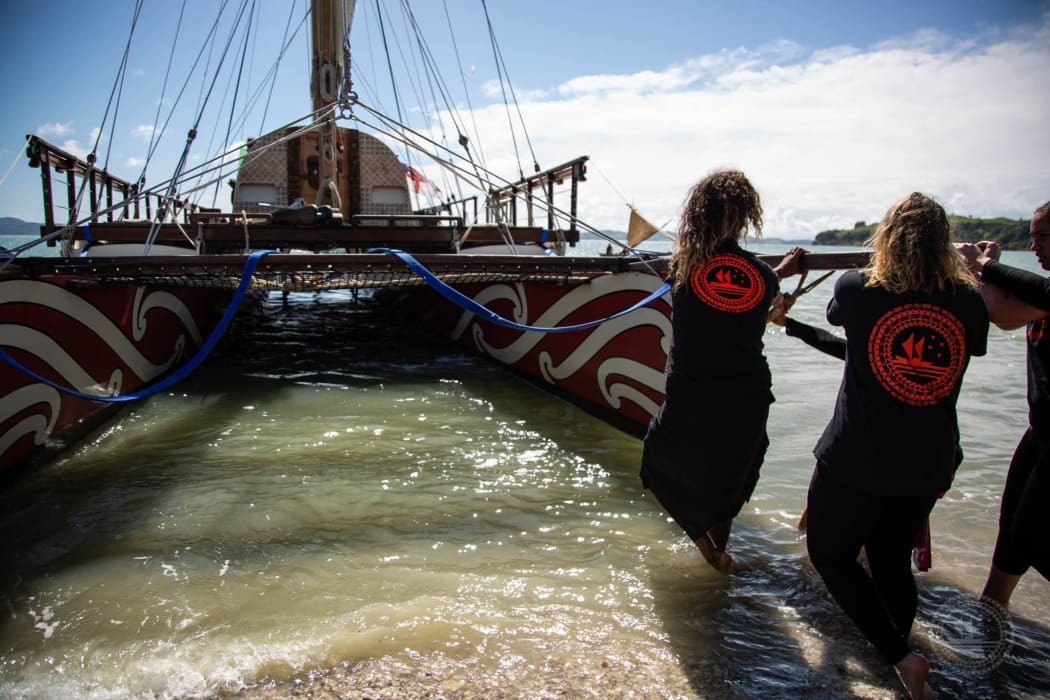 Young waka crew follow stars back to New Zealand | RNZ