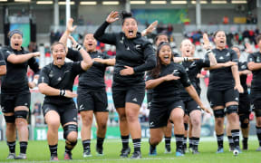 Black Ferns performing haka against USA in 2017 WRWC