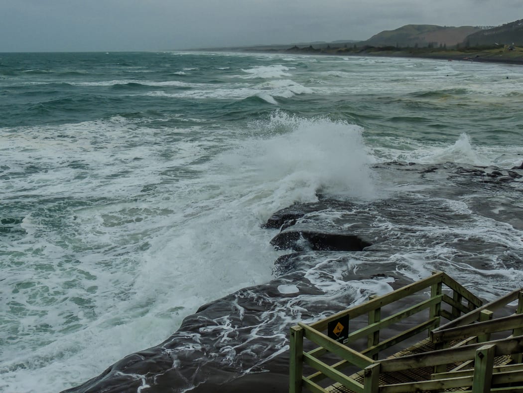 Sand, beach, cliffs, rolling ocean, gannet colonies, blue oceans and crashing waves await the visitors to muriwai