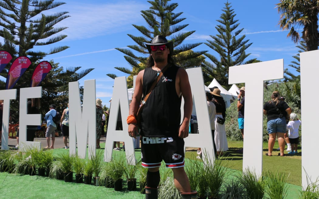 Te Awhimate, a supporter of Te Kapa Haka o Ngā Hau E Whā Ki Murihiku Whakaeke, keeps it casualat Te Matatini but makes sure to rep his whānau.