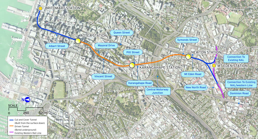 The underground route shown as  blue and orange lines.