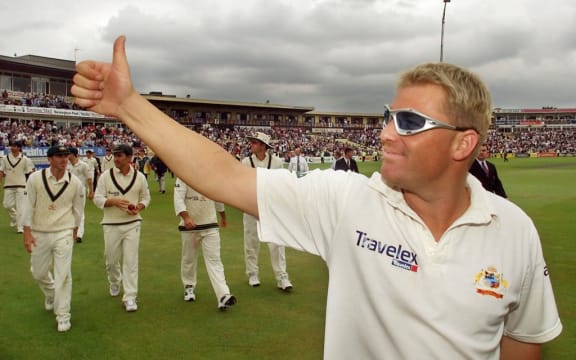 Australian spinner Shane Warne gives the thumbs up to the crowd as he and his teammates do a lap of honour after Australia defeated England in the first Ashes Test Match played at Edgbaston in Birmingham 08 July 2001.