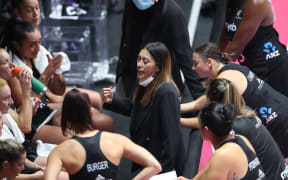 Dame Noeline Taurua talks to her team during 2022 Quad Series.