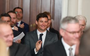 Clarke Gayford applauding.
