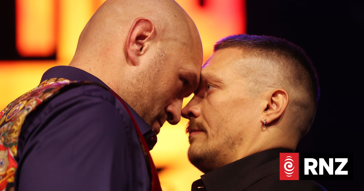 Boxers Fury and Usyk urged to 'speak out' on Saudi human rights | RNZ