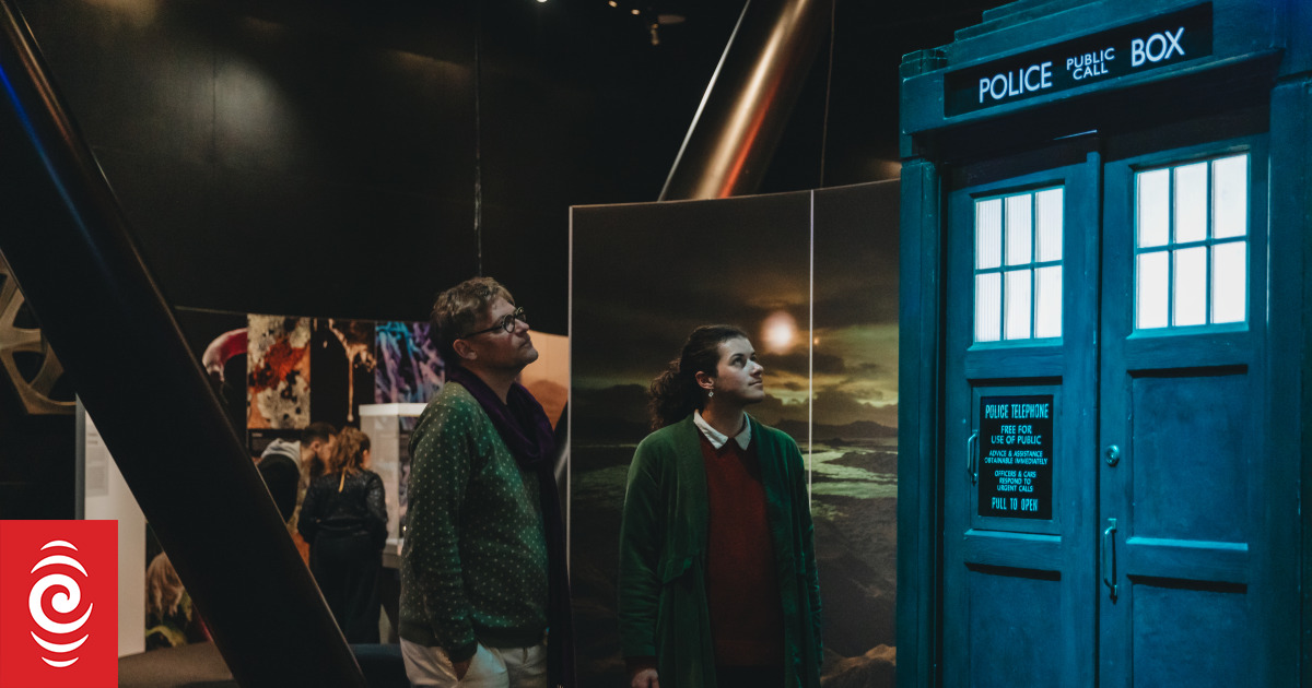 Tardis wylądował: Specjalny tajemniczy recenzent gościnny odwiedza wystawę Doctor Who