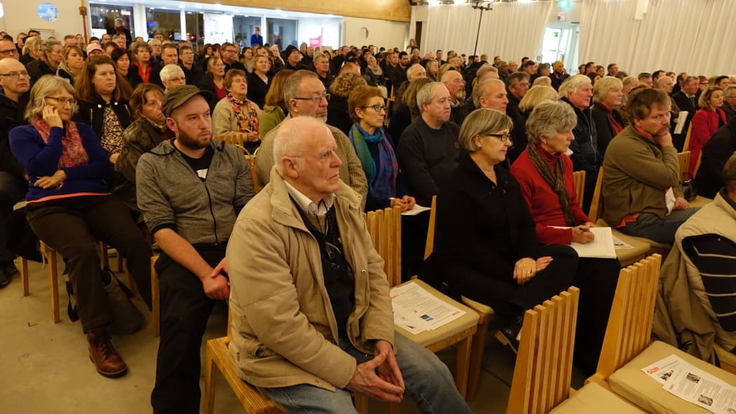 About 300 people with repairs they say have been botched turned up to the meeting.