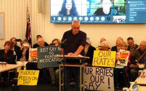 Michael Feyen urges councillors to oppose fluoridation of Far North town water supplies. Photo: Peter de Graaf / RNZ