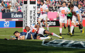 Former All Black Dan Carter scoring a try for Racing 92 against rival Paris club Stade Francais.