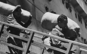 Members of the 28th Māori Battalion return home in 1946