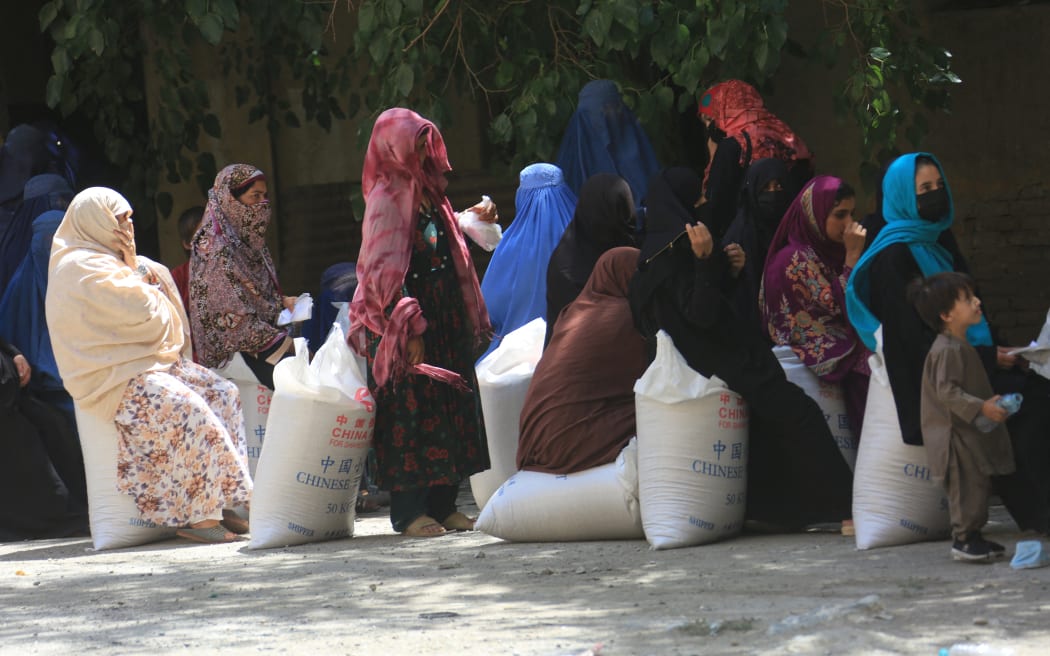 Afghan people receive China-donated food aid in Kabul, Afghanistan, 17 August, 2022.