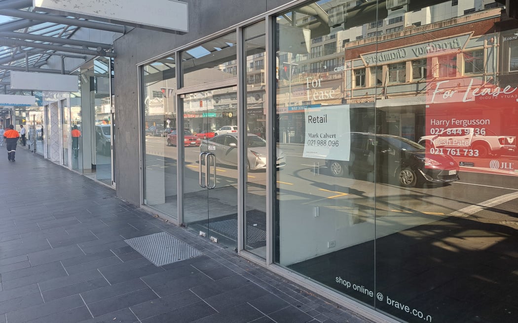 For lease sign on the corner of Broadway and Remuera road. 