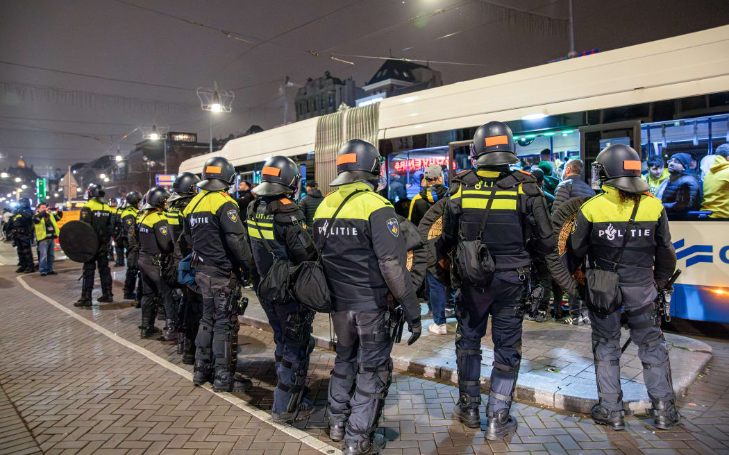 Dutch mobile Police officers stand guard after several scuffles broke out in the city center following the UEFA Europa League, League phase - Matchday 4, football match between Ajax Amsterdam and Maccabi Tel Aviv, in Amsterdam on November 8, 2024. - Dutch Prime Minister Dick Schoof described “anti-Semitic attacks on Israelis” in Amsterdam as “unacceptable”, in a message posted on his X account. (Photo by VLN Niews / ANP / AFP) / Netherlands OUT / NETHERLANDS OUT