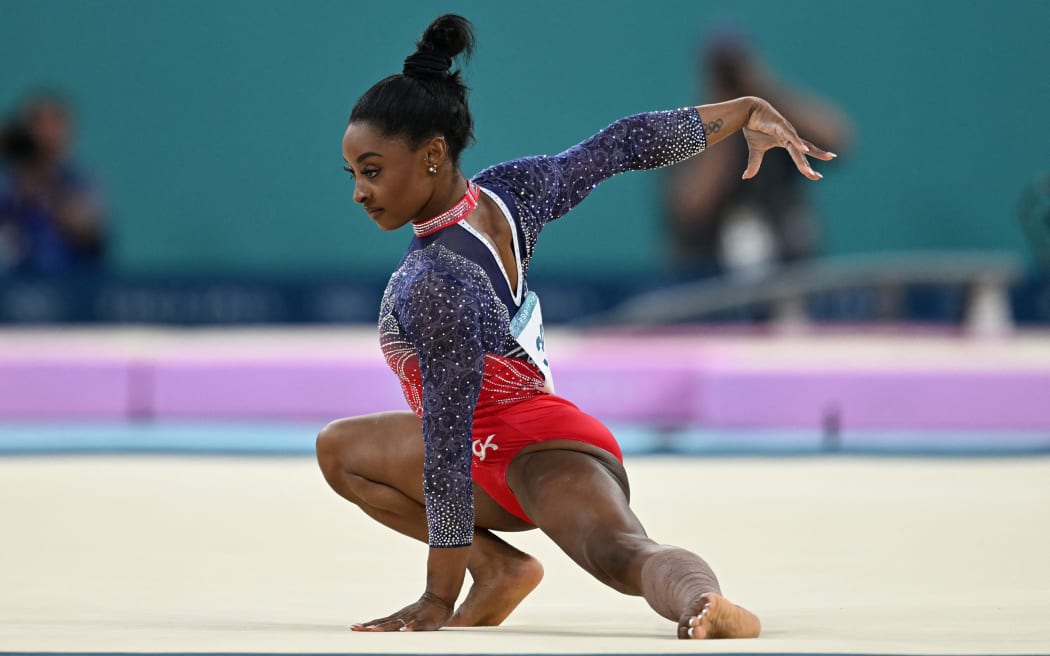 BILES Simone of the United States performs during the women's artistic gymnastics floor exercise at the Paris Olympics at the Bercy Arena in Paris, France, on August 5, 2024. BILES won the silver medal in this event. ( The Yomiuri Shimbun ) (Photo by Kaname Muto / Yomiuri / The Yomiuri Shimbun via AFP)