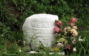 A photograph of James K Baxter's grave at Jerusalem