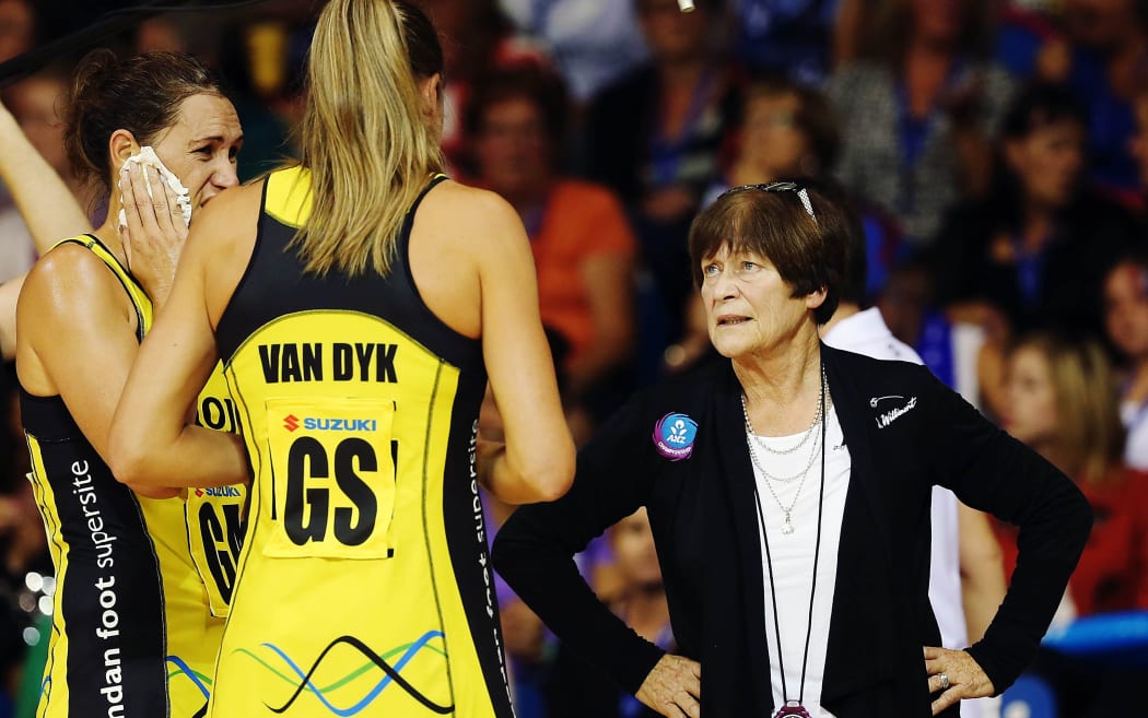 Pulse coach Robyn Broughton has stood down and has been replaced by Tanya Dearns.