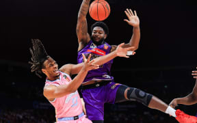 Freddie Gillespie of the Breakers (L) and Cameron Oliver of the Kings compete for a loose ball during their NBL game in Sydney.
