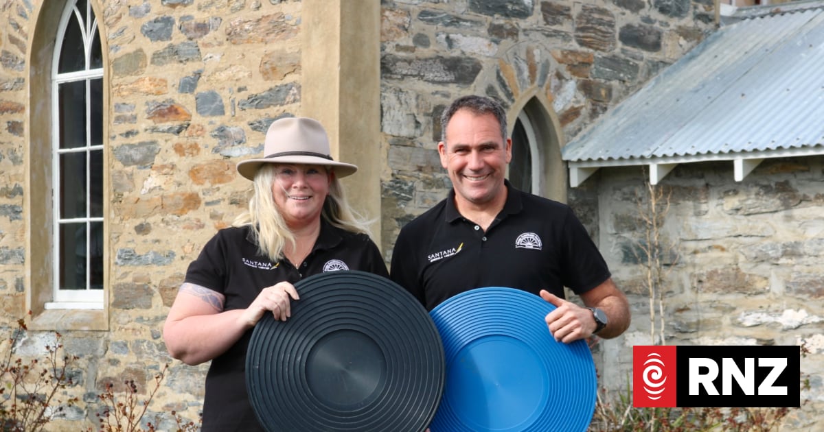 All that glisters: World's quickest gold panners head to Cromwell