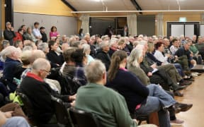 Nearly 300 people packed into a public meeting at Lake Hawea Community Centre on Thursday night.
