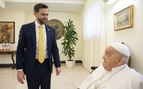 This photo taken and handout on April 20, 2025 by The Vatican Media shows Pope Francis  meeting with US Vice-President JD Vance in The Vatican. (Photo by Handout / VATICAN MEDIA / AFP) / RESTRICTED TO EDITORIAL USE - MANDATORY CREDIT "AFP PHOTO / VATICAN MEDIA" - NO MARKETING - NO ADVERTISING CAMPAIGNS - DISTRIBUTED AS A SERVICE TO CLIENTS