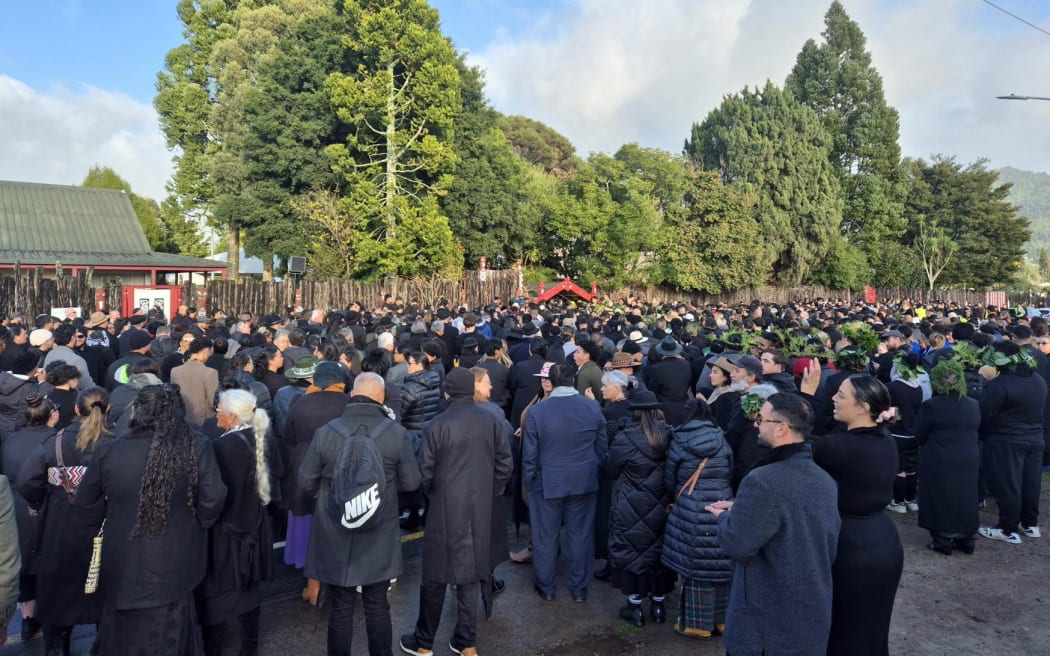 People at the gates of Tuurangawaewae, on the morning of the third day of the tangi for Kiingi Tuheitia, 1 September, 2024.
