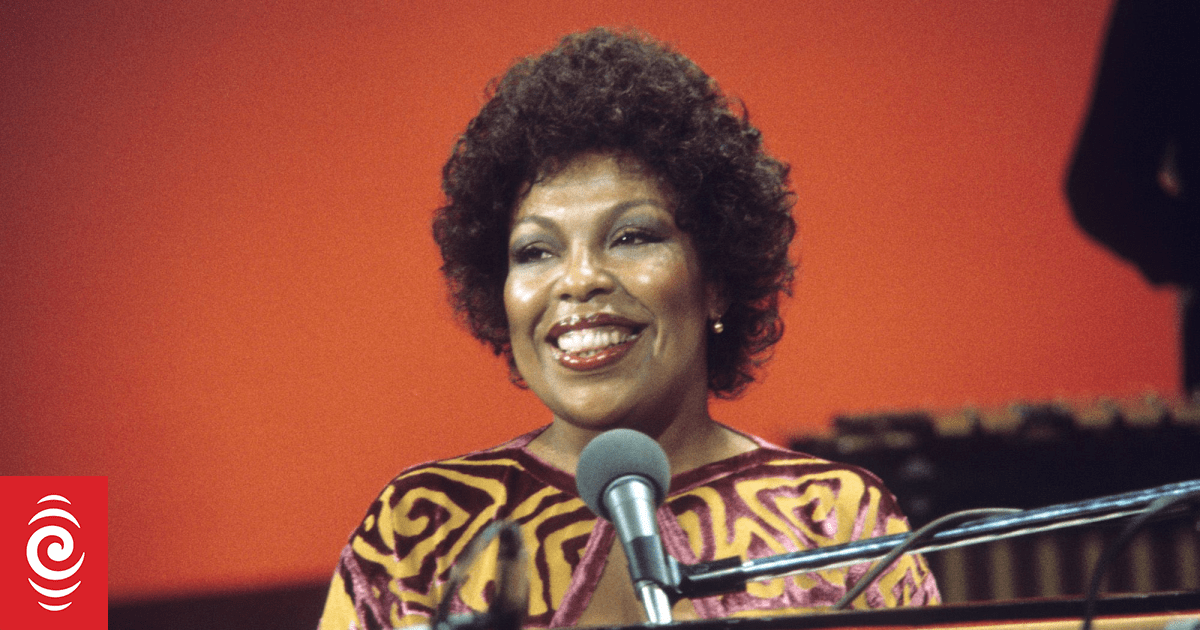 Legendary Soul Singer Roberta Flack Passes Away at 88: A Tribute to Her Timeless Music