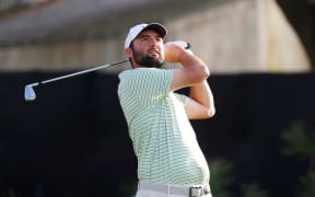 ORLANDO, FL - MARCH 09: PGA golfer Scottie Scheffler hits his tee shot on the 17th hole during the Arnold Palmer Invitational presented by MasterCard at the Arnold Palmer's Bay Hill Club & Lodge on March 9, 2024, in Orlando, Florida. (Photo by Brian Spurlock/Icon Sportswire)