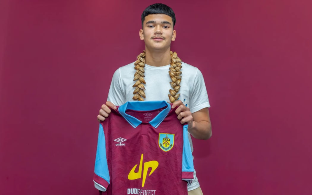 Marley Leuluai, 17,  has signed a professional contract with Burnley FC.