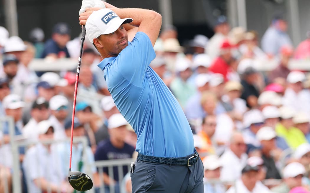 OAKMONT, PENNSYLVANIA - JUNE 13: Victor Perez of France plays his shot from the third tee during the second round of the 125th U.S. OPEN at Oakmont Country Club on June 13, 2025 in Oakmont, Pennsylvania.   Gregory Shamus/Getty Images/AFP (Photo by Gregory Shamus / GETTY IMAGES NORTH AMERICA / Getty Images via AFP)