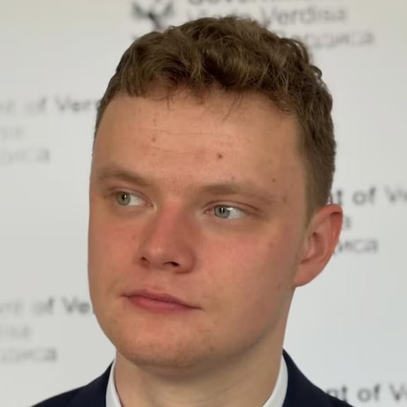 ダニエル・ジャクソンは自分が世界で最年少の大統領であると主張している。 (付属)