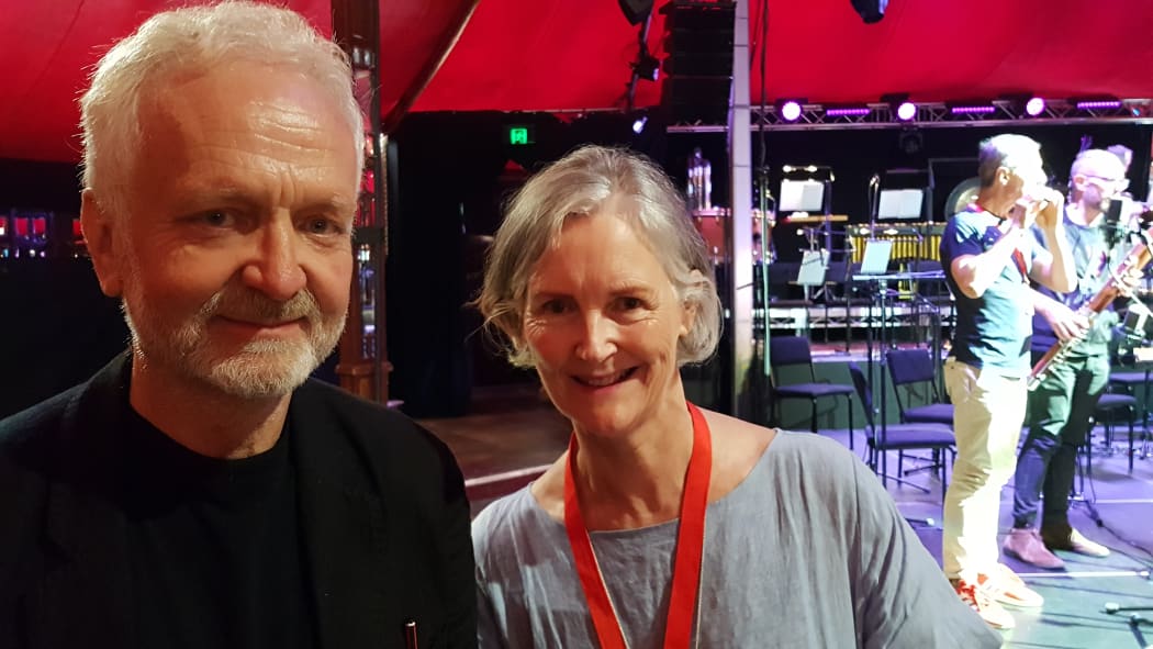 Peter Scholes, Eve de Castro-Robinson